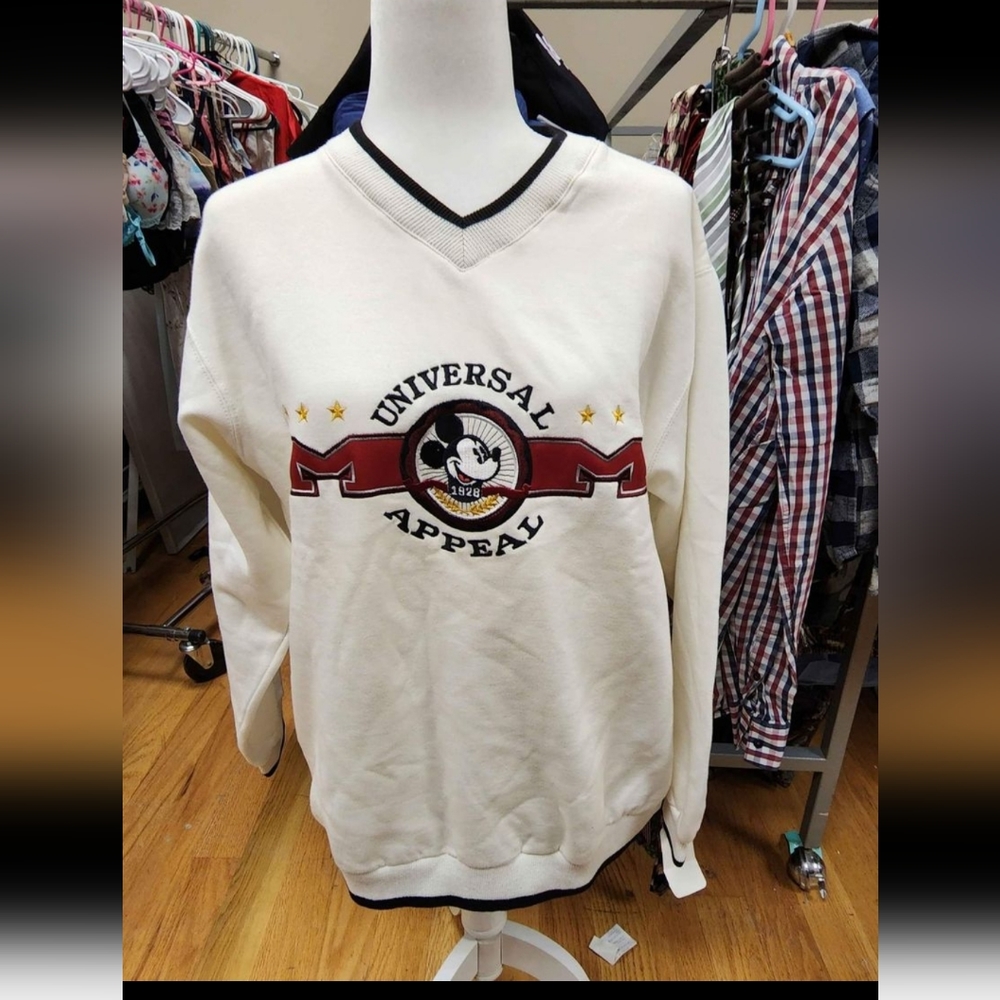 Medium Disney Mickey Mouse Sweatshirt 0002